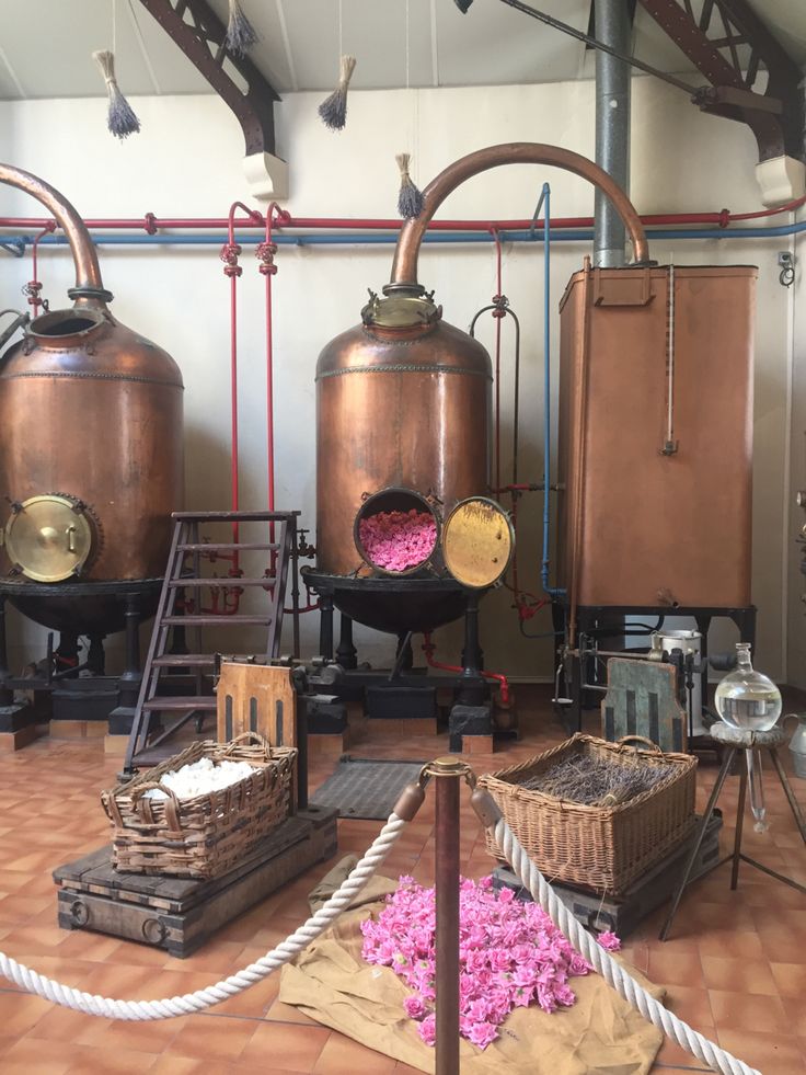 عرقیات گیاهی اصل کاشان